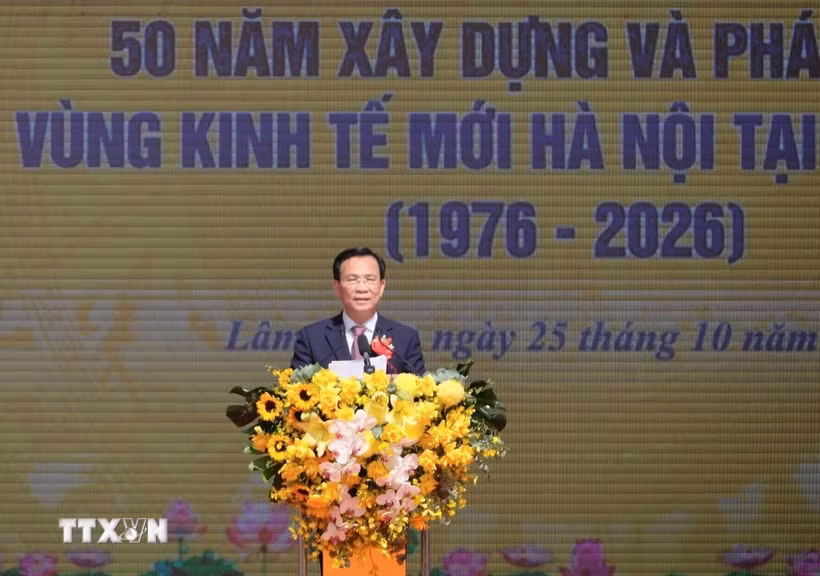 Chủ tịch UBND tỉnh Lâm Đồng Hồ Văn Mười đọc diễn văn tại Lễ kỷ niệm 50 năm xây dựng và phát triển Vùng kinh tế mới Hà Nội tại Lâm Đồng. (Ảnh: Nguyễn Dũng/TTXVN)