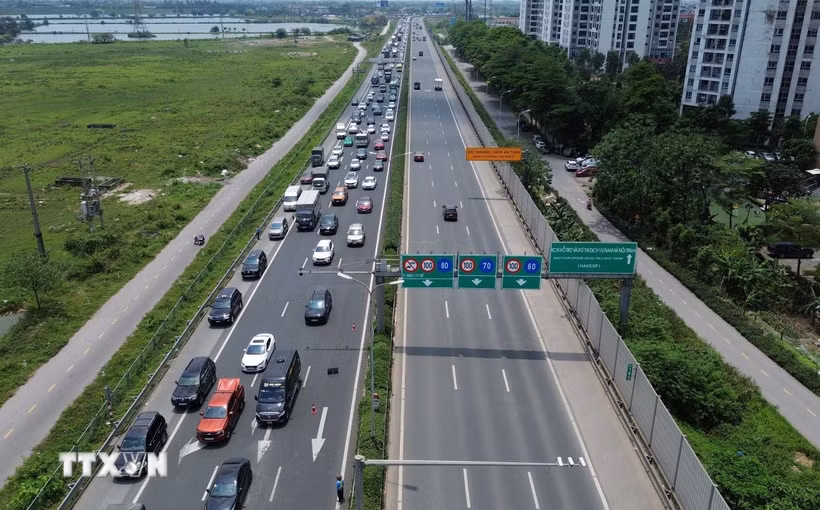 Các phương tiện trên cao tốc Pháp Vân-Cầu Giẽ hướng vào trung tâm Hà Nội. (Ảnh: Quốc Khánh/TTXVN)