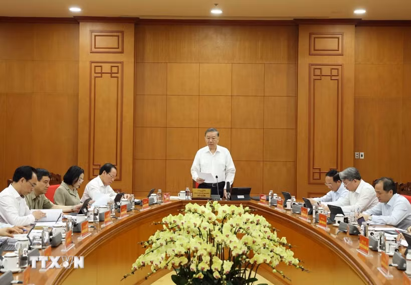 Tổng Bí thư, Chủ tịch nước Tô Lâm chủ trì cuộc làm việc với các cơ quan liên quan về đánh giá kết quả 1 năm triển khai thực hiện Nghị quyết số 71-NQ/ TW ngày 22/8/2025 của Bộ Chính trị về đột phá phát triển giáo dục và đào tạo. (Ảnh: Thống Nhất/TTXVN)