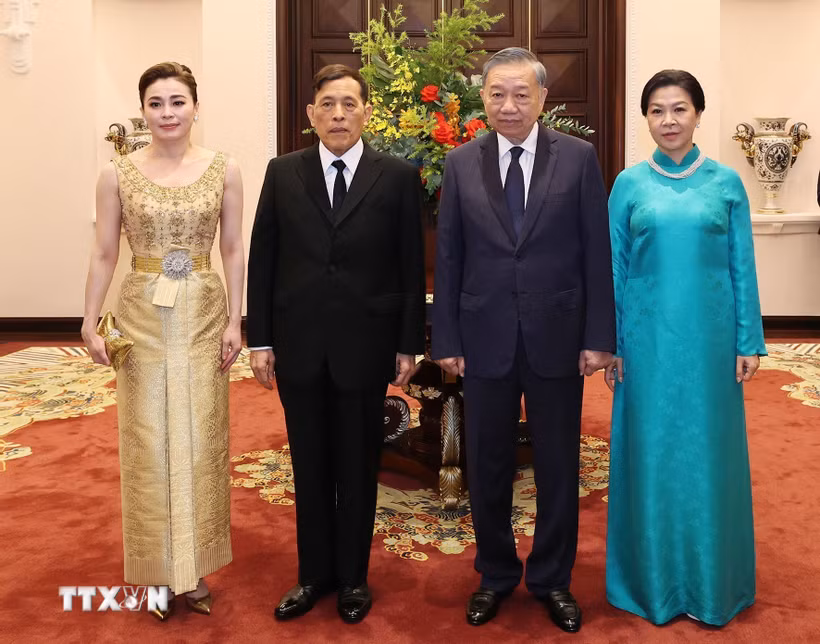 Tổng Bí thư, Chủ tịch nước Tô Lâm và Phu nhân Ngô Phương Ly với Nhà vua Thái Lan Maha Vajiralongkorn Phra Vajiraklaochaoyuhua và Hoàng hậu Suthida Bajrasudhabimalalakshana. (Ảnh: Thống Nhất/TTXVN)