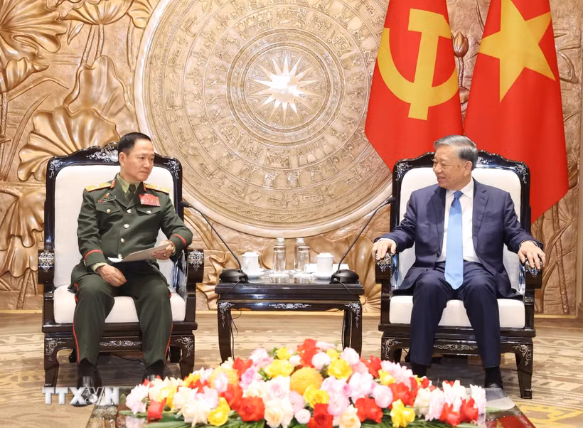 Tổng Bí thư, Chủ tịch nước Tô Lâm tiếp Đại tướng Khamliang Outhakaysone, Ủy viên Bộ Chính trị, Phó Thủ tướng, Bộ trưởng Quốc phòng Lào. (Ảnh: Thống Nhất/TTXVN)