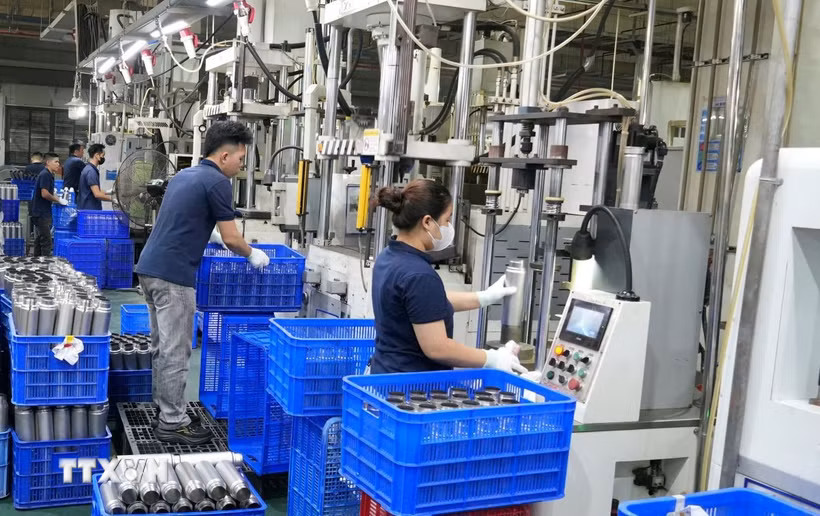 Dây chuyền sản xuất ứng dụng robot tự động của Công ty TNHH CAYI Technology Việt Nam, Khu công nghiệp Yên Phong II-C, tỉnh Bắc Ninh. (Ảnh: Đồng Thúy/TTXVN)