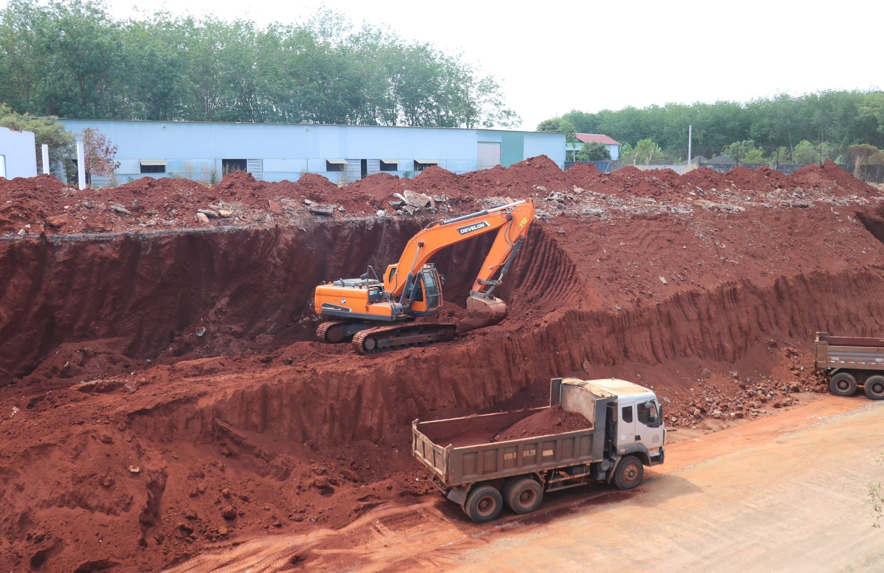 Đồng Nai xác minh vụ nhiều nhà dân treo cao sau khi hạ cốt nền đường DT.753