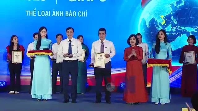 TTXVN trao Giải Báo chí 2025, ghi nhận khát vọng sáng tạo của phóng viên