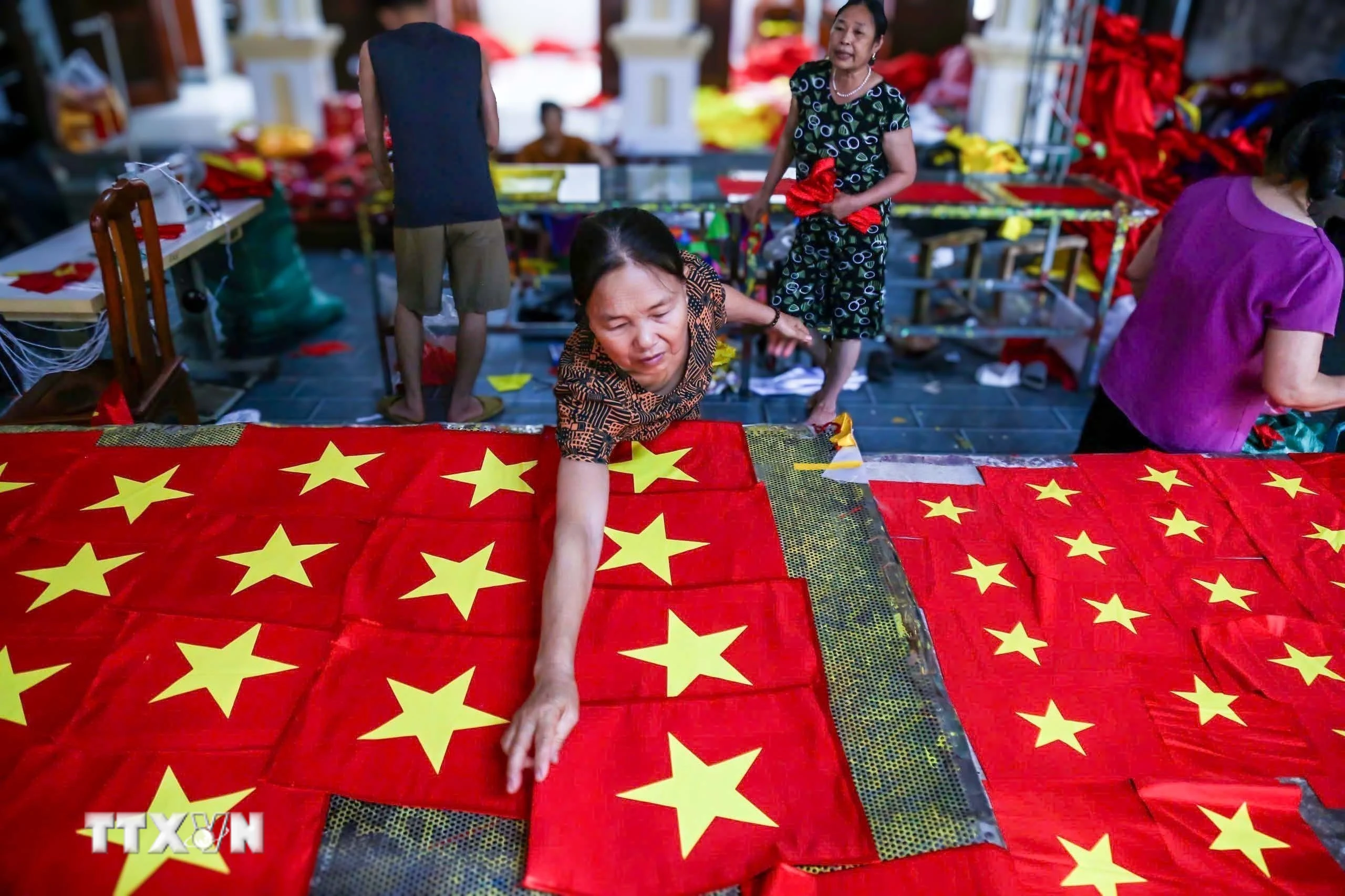 Sắc đỏ Tự hào lan tỏa niềm tự hào dân tộc khắp Việt Nam
