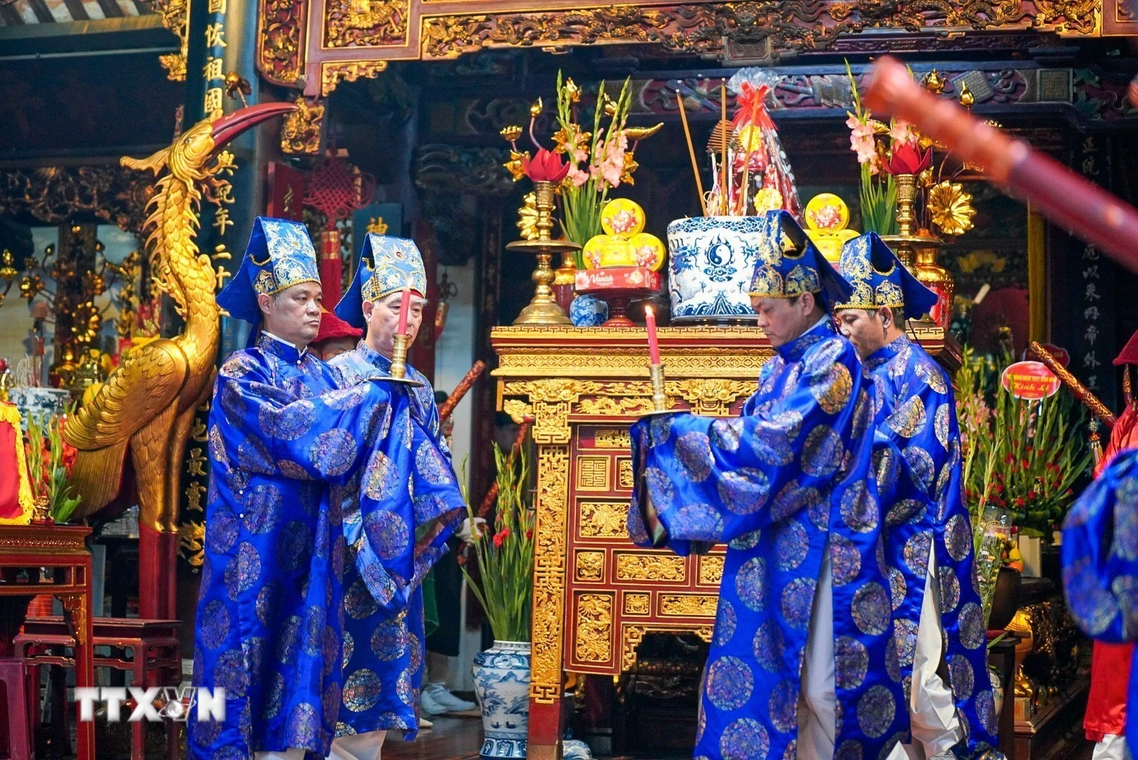 Lễ hội làng Triều Khúc rộn ràng khai hội, thu hút đông đảo người dân