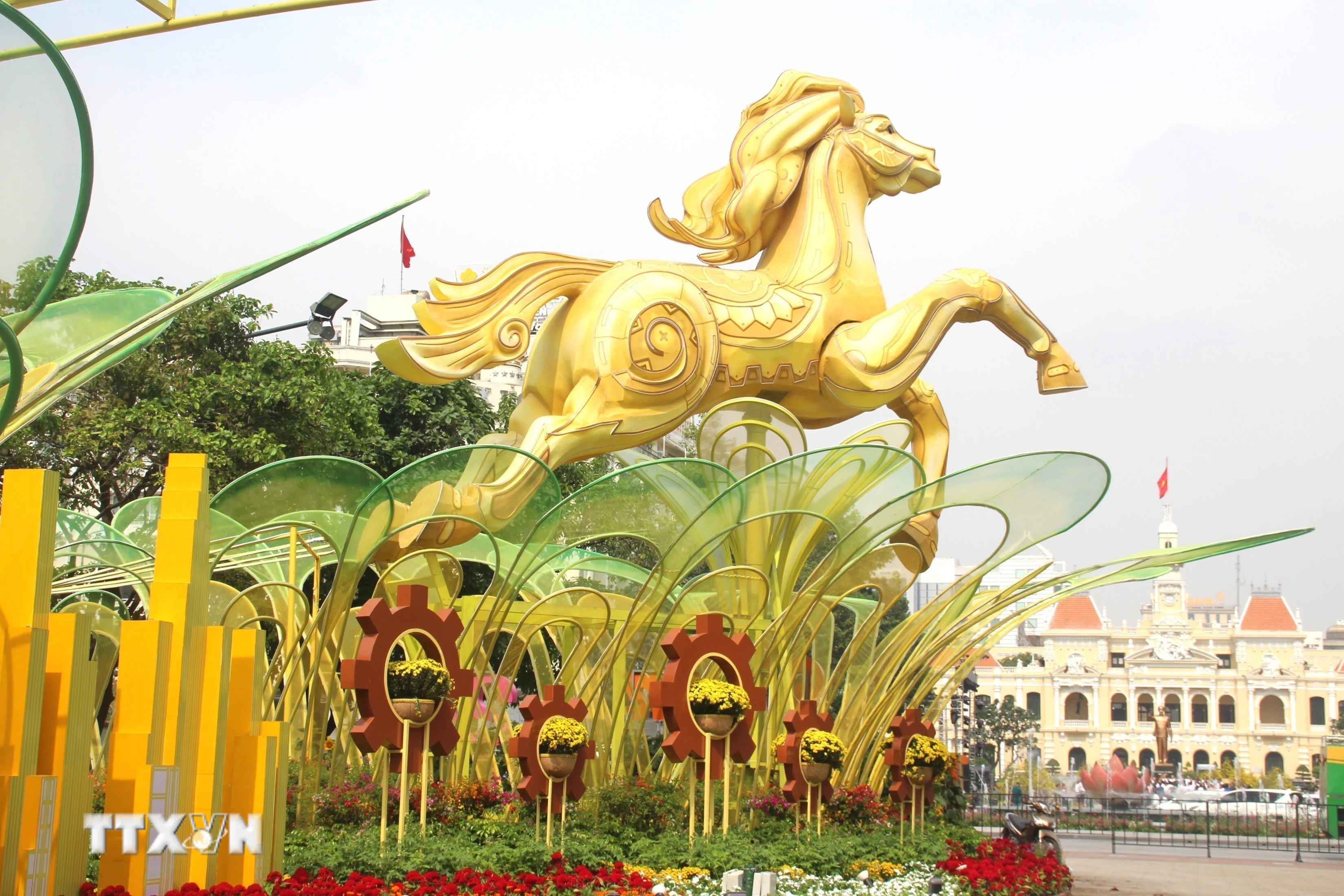 Tiết Lộ Những Tiểu Cảnh Đầu Tiên Của Đường Hoa Nguyễn Huệ Tết Bính Ngọ 2026