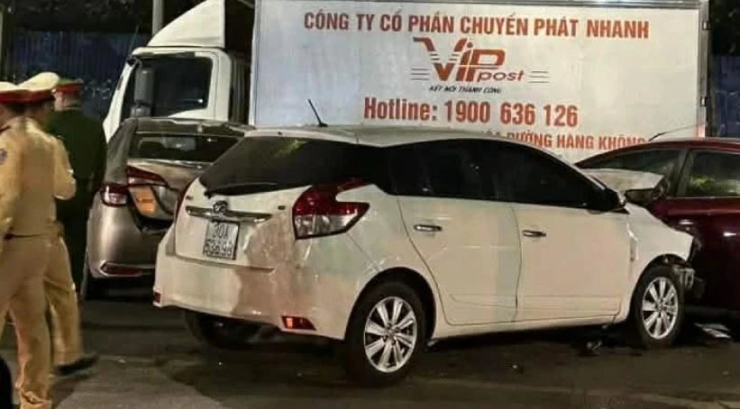 Hà Nội: Tai nạn liên hoàn trên đường Nguyễn Chánh, nhiều người bị thương