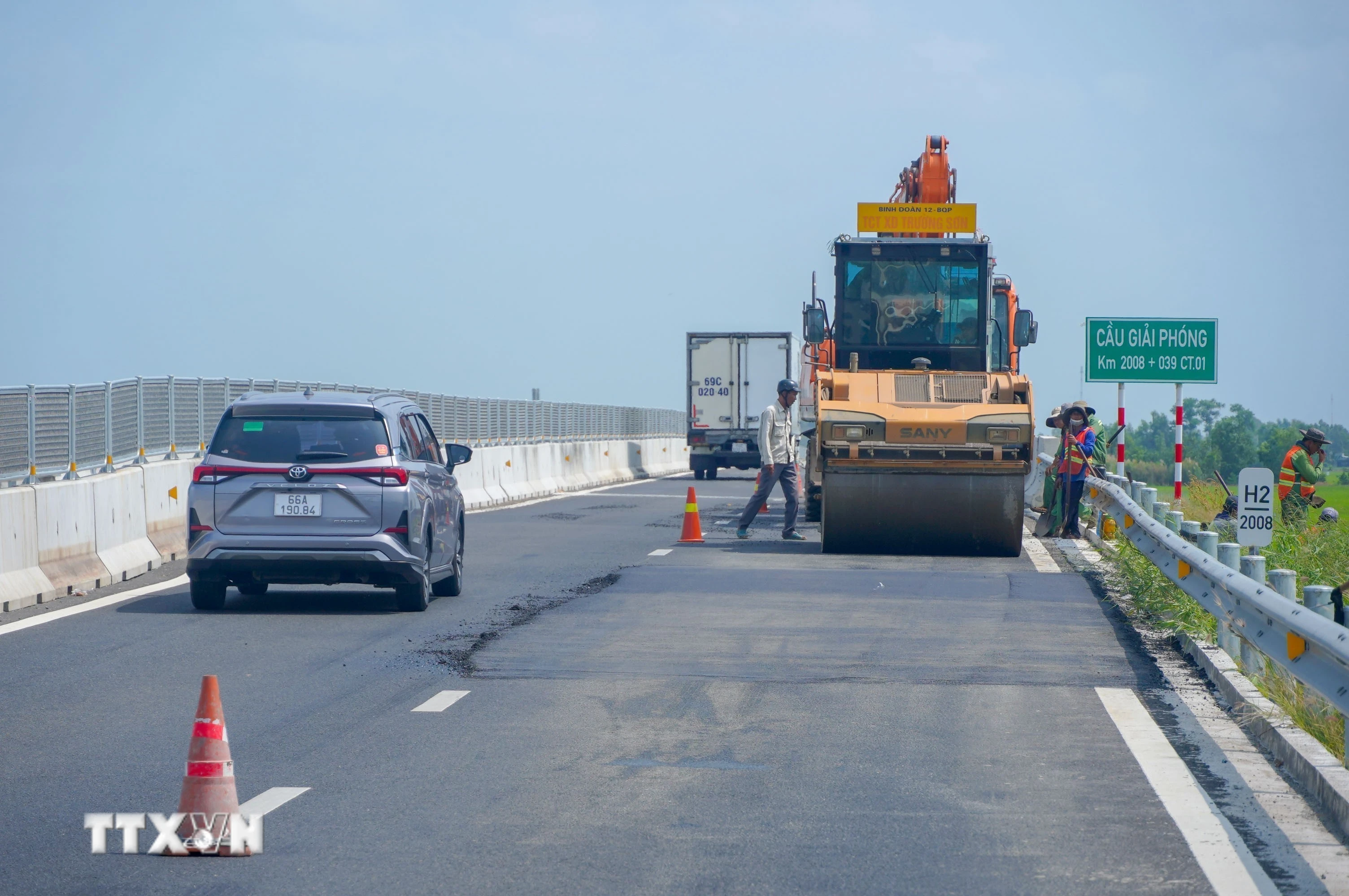 Đảm bảo tiến độ thông xe thành phần cao tốc Hậu Giang - Cà Mau trước 30/4