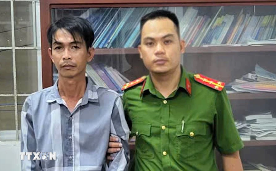 Bắt tạm giam đối tượng làm giả con dấu, tài liệu của cơ quan, tổ chức