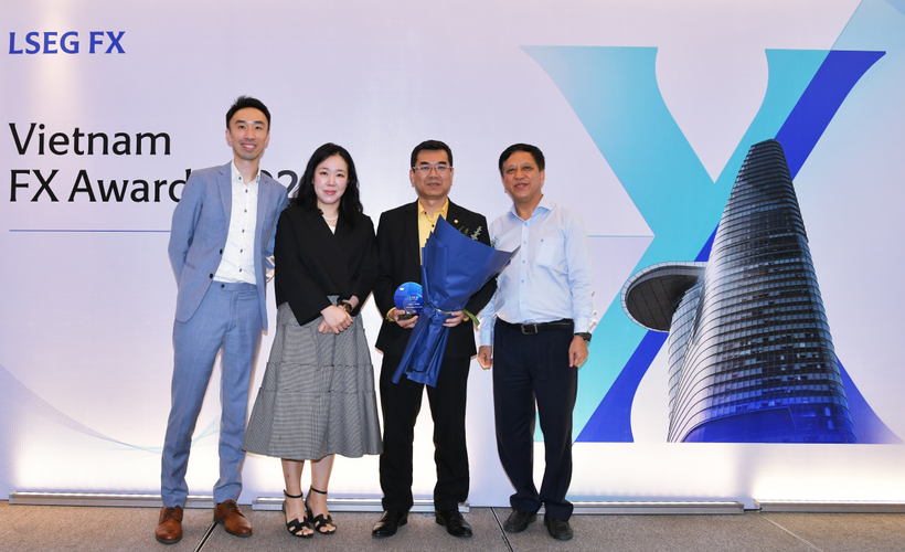 Với những hoạt động tích cực trên thị trường ngoại…aded tại buổi Lễ trao giải Vietnam FX Matching. (Ảnh: Vietnam+)