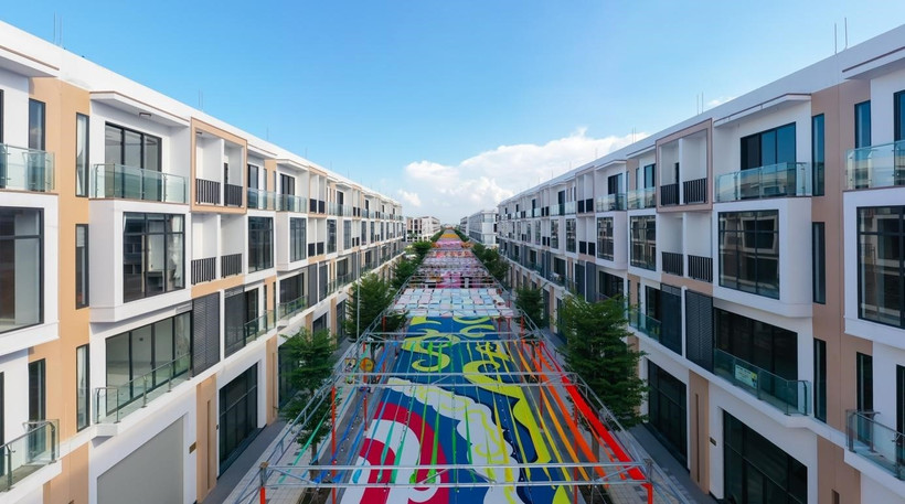 Tuyến phố đi bộ Millennia Journey – Hành trình thiên niên kỷ xác lập kỷ lục là Tuyến phố đi bộ trong khuôn viên Khu đô thị có các trạm dừng trải nghiệm đa dạng chủ đề nhất, lấy cảm hứng từ hải trình khám phá phương Đông của Marco Polo. (Ảnh: Vietnam+)