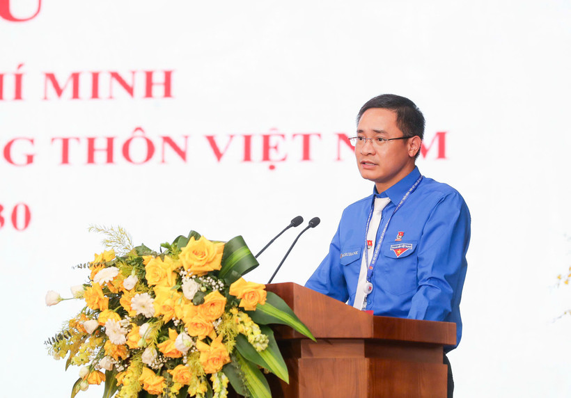 Ông Phạm Chí Thành - Uỷ viên Ban Chấp hành Đoàn Thanh niên Chính phủ, Uỷ viên Ban Chấp hành Đảng bộ, Phó Tổng Giám đốc, Bí thư Đoàn Thanh niên nhiệm kỳ 2022-2027 phát biểu khai mạc Đại hội. (Ảnh: Vietnam+)