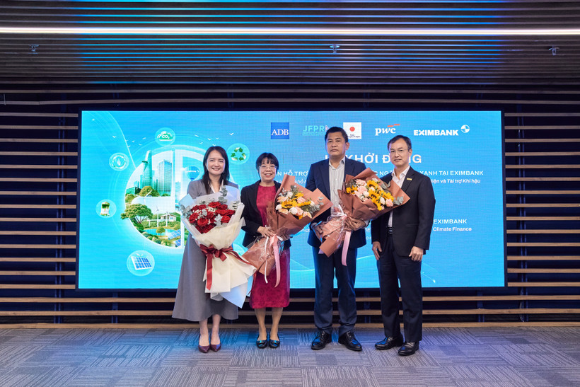 Lễ Khởi động “Chương trình hỗ trợ nâng cao năng lực ngân hàng xanh tại Eximbank được tổ chức với sự đồng hành của ADB và PwC”. (Ảnh: Vietnam+)
