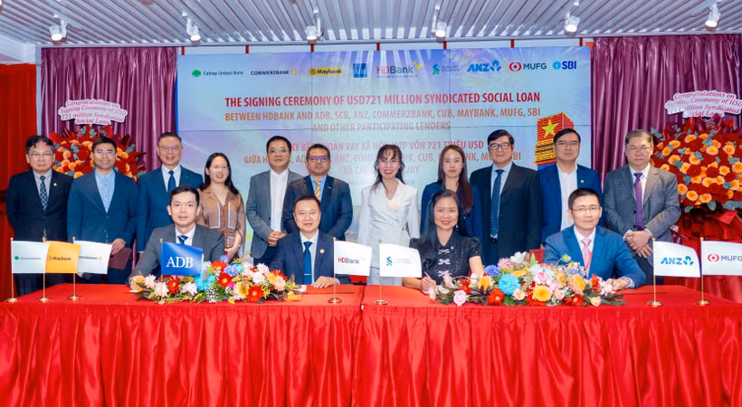 Lễ ký kết khoản vay xã hội hợp vốn quốc tế 721 triệu USD - dấu mốc mới trên hành trình kết nối nguồn vốn toàn cầu vì phát triển bền vững tại Việt Nam. (Ảnh: Vietnam+)
