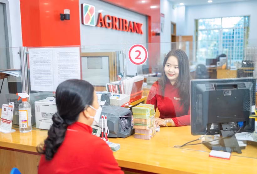 Agribank tiên phong giảm đồng thời cả lãi suất cho vay và tiền gửi. (Ảnh: Vietnam+)