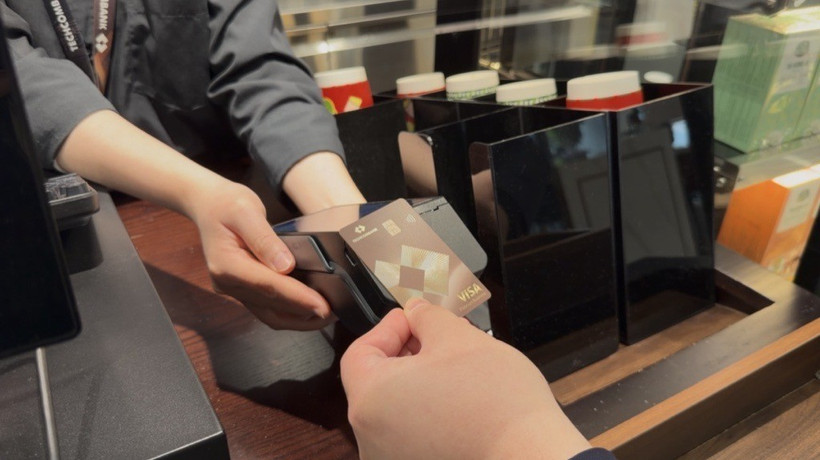 Ra mắt thẻ tín dụng Techcombank Visa Business Platinum với nhiều đặc quyền. (Ảnh: Vietnam+)