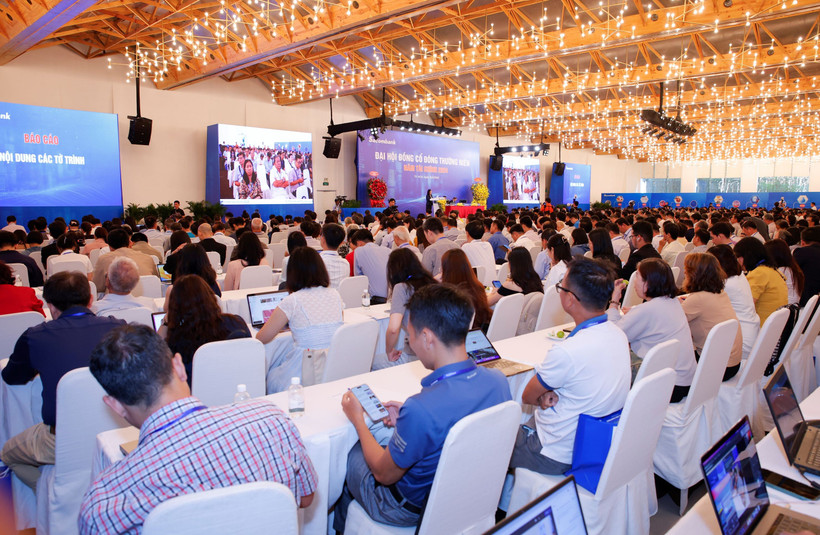 Các cổ đông tham dự Đại hội đồng cổ đông Sacombank. (Ảnh: Vietnam+)