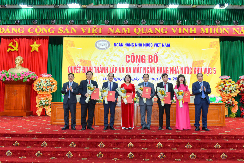 Các nhân sự mới Ngân hàng Nhà nước Khu vực 5. (Ảnh: Vietnam+)