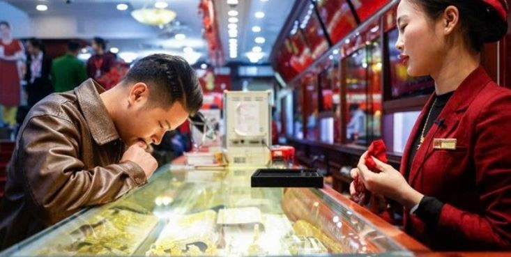 Giá vàng trong nước đi ngang, giao dịch quanh mức 156,4 triệu đồng. (Ảnh: Vietnam+)