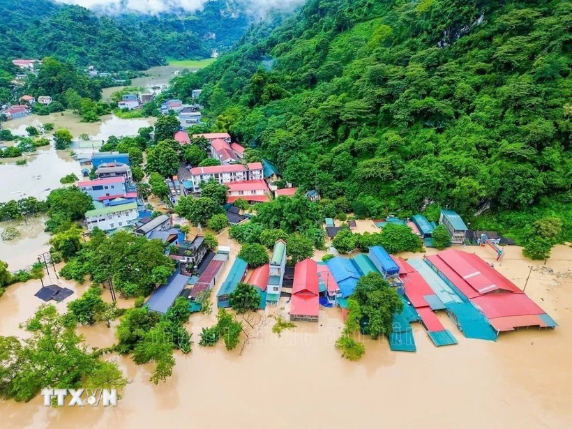 Xã Bảo Lâm ở Cao Bằng ngập chìm trong lũ. (Ảnh: TTXVN phát)