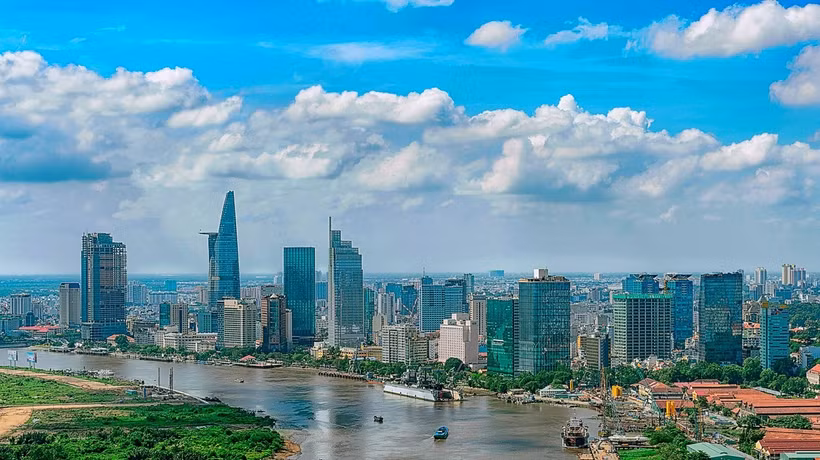 Những công trình chất lượng cao ngày càng trở thành một phần của hạ tầng kinh doanh tại các trung tâm tài chính hiện đại. (Ảnh: Vietnam+)