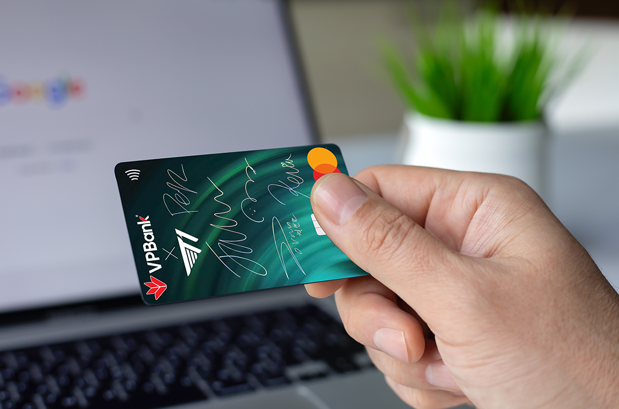 Sở hữu tấm thẻ phiên bản giới hạn có chữ ký của 5 thành viên T1 là mơ ước của nhiều game thủ. (Ảnh: Vietnam+)