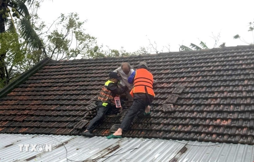 VPBank dành 1.000 tỷ đồng hỗ trợ lãi suất cho khách hàng bị ảnh hưởng bởi bão lũ. (Ảnh: Vietnam+)