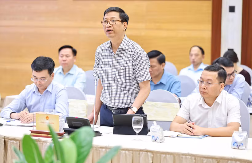 Ông Nguyễn Duy Hoàng - Cục trưởng Cục Kiểm soát thủ tục hành chính Văn phòng Chính phủ trả lời họp báo Chính phủ chiều ngày 4/6. (Ảnh: Vietnam+)