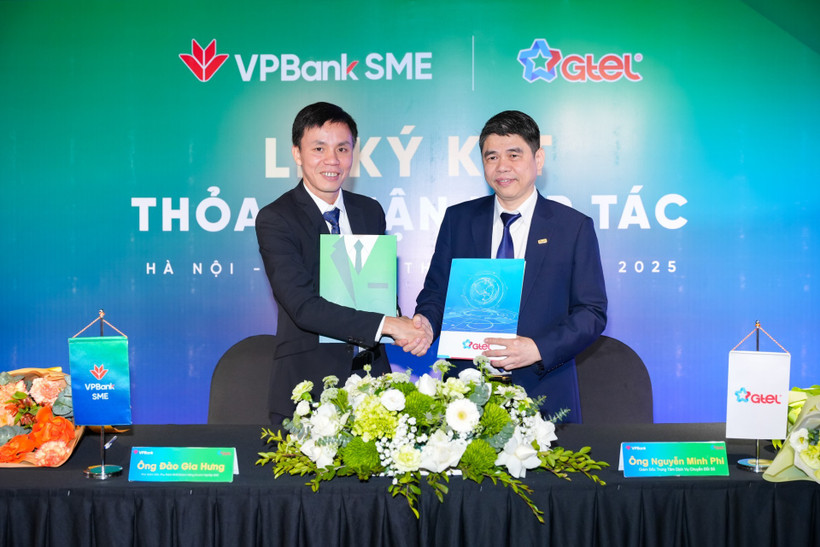 Đại diện VPBank và GTEL ký kết hợp tác. (Ảnh: Vietnam+)
