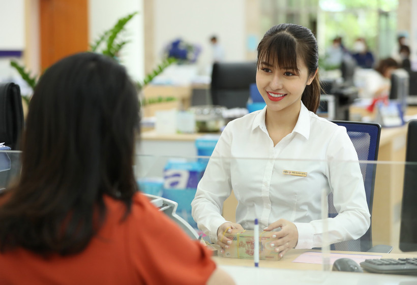 Nhân sự ngành ngân hàng biến động mạnh trước làn sóng chuyển đổi số. (Ảnh: Vietnam+)