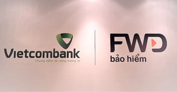 Vietcombank và FWD hợp tác triển khai ưu đãi hoàn phí chuyển đổi trả góp cho chủ thẻ tín dụng Vietcombank khi thanh toán phí bảo hiểm FWD. (Ảnh: Vietnam+)