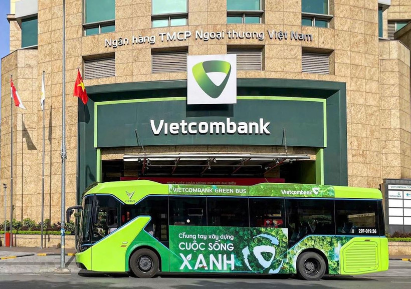 Vietcombank Green Bus khởi hành chạy thử từ ngày 02/6/2025 tại Trụ sở chính Vietcombank - 198 Trần Quang Khải, Hoàn Kiếm, Hà Nội. (Ảnh: Vietnam+)