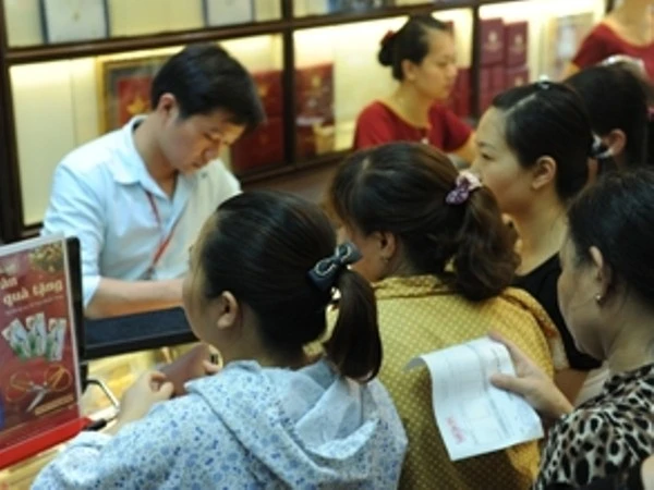 Giá vàng trong nước tăng mạnh tới 3,5 triệu đồng theo đà thế giới. (Ảnh: Vietnam+)