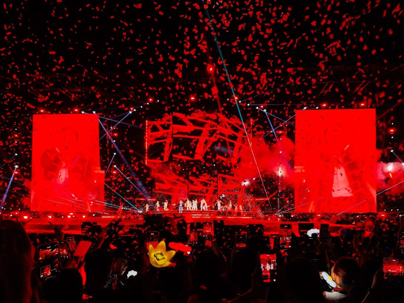 Fan không thể “move on” khỏi G-DRAGON 2025 WORLD TOUR [Übermensch] in Hanoi, presented by VPBank. (Ảnh: Vietnam+)