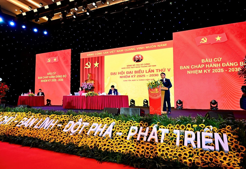 Ông Nguyễn Mạnh Hùng phát biểu khai mạc, trình bày Báo cáo phương hướng nhiệm vụ nhiệm kỳ 2025-2030. (Ảnh: Vietnam+)