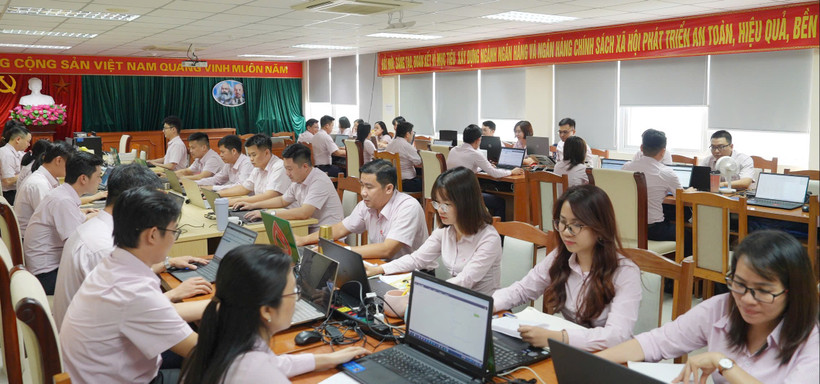 Ngân hàng Chính sách xã hội đã và đang tập trung chuyển đổi số nhằm nâng cao chất lượng phục vụ Nhân dân. (Ảnh: Vietnam+)