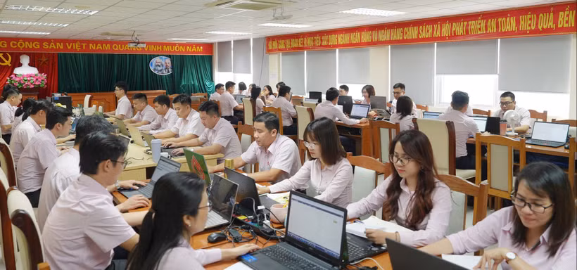 Ngân hàng Chính sách xã hội đã và đang tập trung chuyển đổi số nhằm nâng cao chất lượng phục vụ Nhân dân. (Ảnh: Vietnam+)