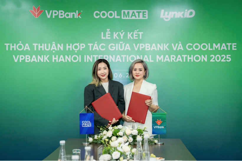Đại diện VPBank và Coolmate tại lễ ký kết thỏa thuận, khẳng định định hướng hợp tác chiến lược, đồng hành cùng lan toả lối sống năng động. (Ảnh: Vietnam+)