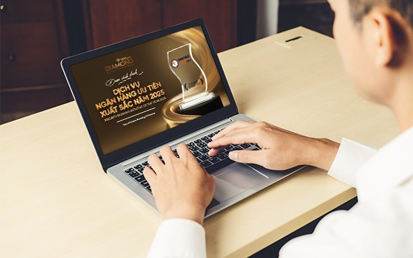 Giải thưởng “Dịch vụ ngân hàng ưu tiên xuất sắc nhất Việt Nam 2025” do Asian Banking & Finance trao tặng VPBank. (Ảnh: Vietnam+)