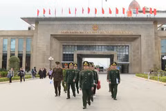 Giao lưu hữu nghị Quốc phòng biên giới Việt Nam – Trung Quốc là hoạt động có ý nghĩa quan trọng, góp phần tăng cường sự hiểu biết, tin cậy giữa lực lượng bảo vệ biên giới hai nước, đồng thời thúc đẩy hợp tác phát triển kinh tế và giao lưu nhân dân khu vực biên giới. (Ảnh: PV/Vietnam+)