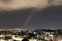 Iran tung loạt tên lửa mới, tấn công cơ quan tình báo Mossad của Israel