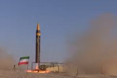Iran triển khai tên lửa Khorramshahr-4, phát tín hiệu răn đe mới