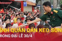Xúc động tình quân dân keo sơn trong ngày đại lễ kỷ niệm 50 năm Giải phóng miền Nam