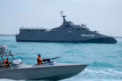 Căng thẳng Hormuz leo thang khi Mỹ và Iran chuyển sang “ngoại giao pháo hạm” 