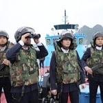 Công tác kiểm tra sẽ tập trung vào những phương tiện xuất cảnh có bồn bể hoặc các thùng chứa gia cố nhằm cất giấu xăng dầu. (Ảnh: Vietnam+)