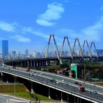 Tổng kế hoạch đầu tư công vốn ngân sách Nhà nước năm 2025 được giao là 913.216 tỷ đồng. (Ảnh: Vietnam+)