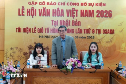 Đại sứ Nguyễn Phú Bình, nguyên Thứ trưởng Bộ Ngoại giao, Chủ tịch Hội Liên lạc với người Việt Nam ở nước ngoài phát biểu. (Nguồn: TTXVN phát)