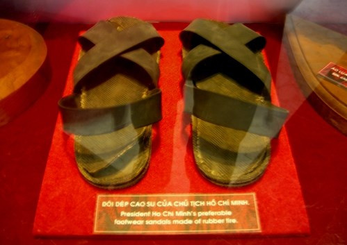 Đôi dép cao su của Chủ tịch Hồ Chí Minh. doi dep cao su.jpeg