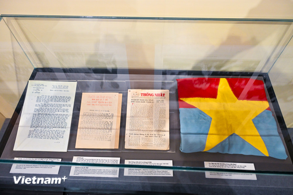 80 năm qua, thực hiện lời thề thiêng liêng tại Lễ Tuyên ngôn độc lập "Toàn thể dân tộc Việt Nam quyết đem tất cả tinh thần và lực lượng, tính mạng và của cải để giữ vững quyền tự do và độc lập ấy", quân và dân ta đã đổ biết bao công sức, trí tuệ, hy sinh biết bao xương máu để giữ vững thành quả và thực hiện các mục tiêu cao cả của Cách mạng tháng Tám: độc lập cho Tổ quốc, tự do, hạnh phúc cho nhân dân. (Ảnh: Minh Sơn/Vietnam+)